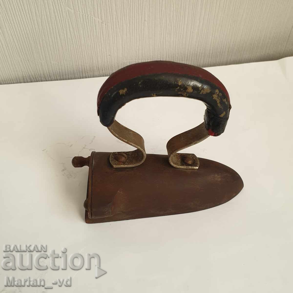 Old small iron iron ox tongue