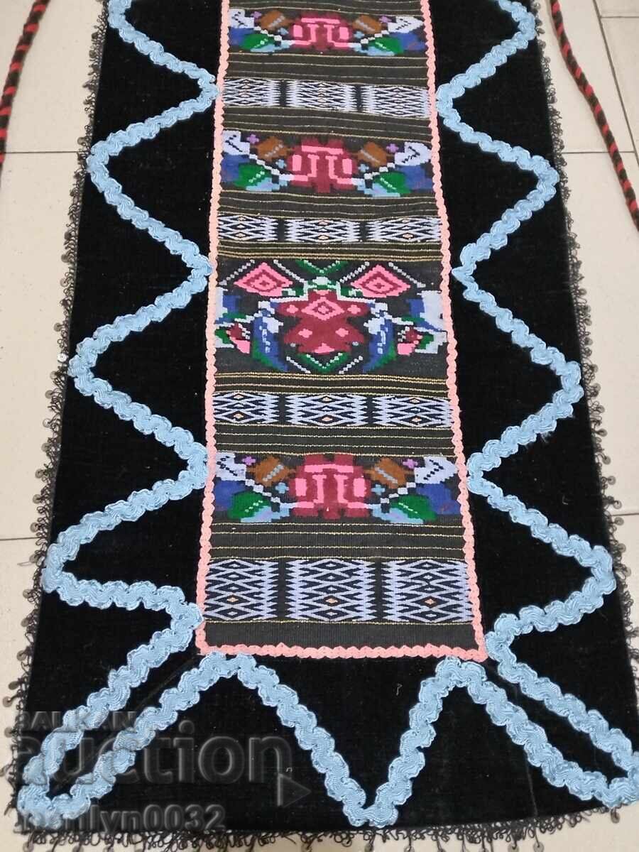 Broderie vechi șorț beteală, costum, pânză cu preț € 76.07 | 148.78 BGN Broderie vechi șorț beteală, costum, pânză cu preț € 76.07 | 148.78 BGN