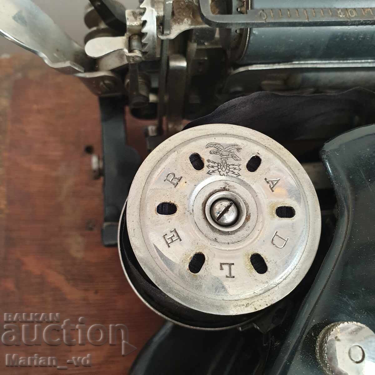 Delivery of Portable German typewriter from 1910 Adler model No. 7 Delivery of Portable German typewriter from 1910 Adler model No. 7