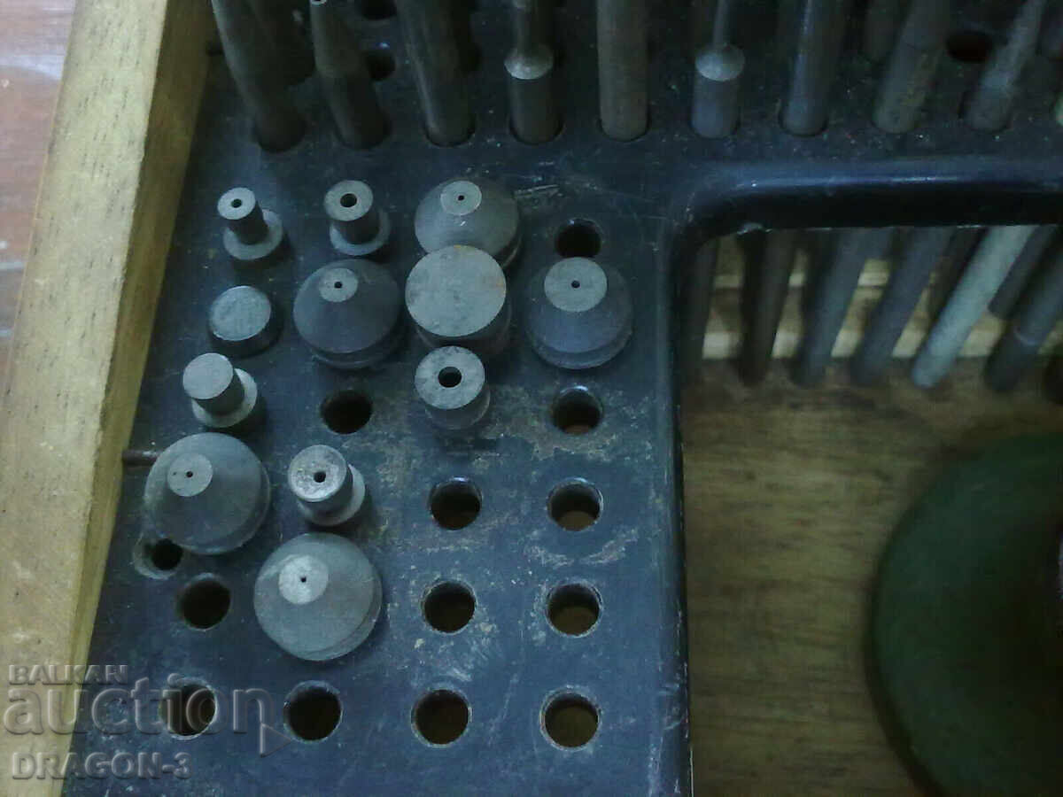 Delivery of PROFESSIONAL WATCHMAKER'S TOOL - FAVORITE Delivery of PROFESSIONAL WATCHMAKER'S TOOL - FAVORITE