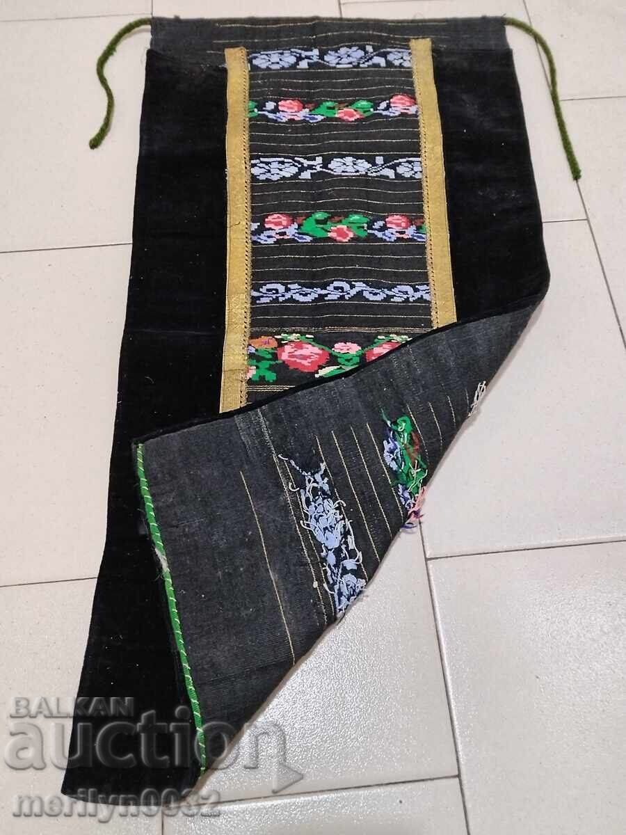 Licitație Broderie vechi șorț beteală, costum, pânză Licitație Broderie vechi șorț beteală, costum, pânză