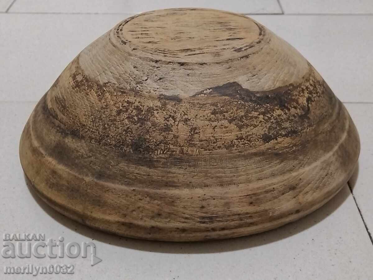 Auction A wooden bowl, panica, a wooden pan Auction A wooden bowl, panica, a wooden pan