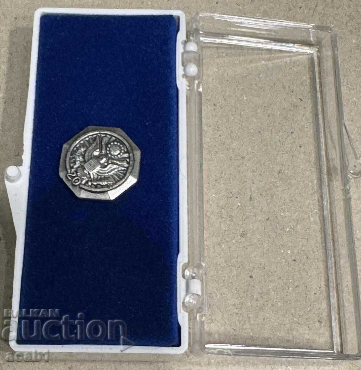 Insigna militară retro din SUA pentru 20 de ani de serviciu cu preț 14.99 BGN | € 7.66 Insigna militară retro din SUA pentru 20 de ani de serviciu cu preț 14.99 BGN | € 7.66