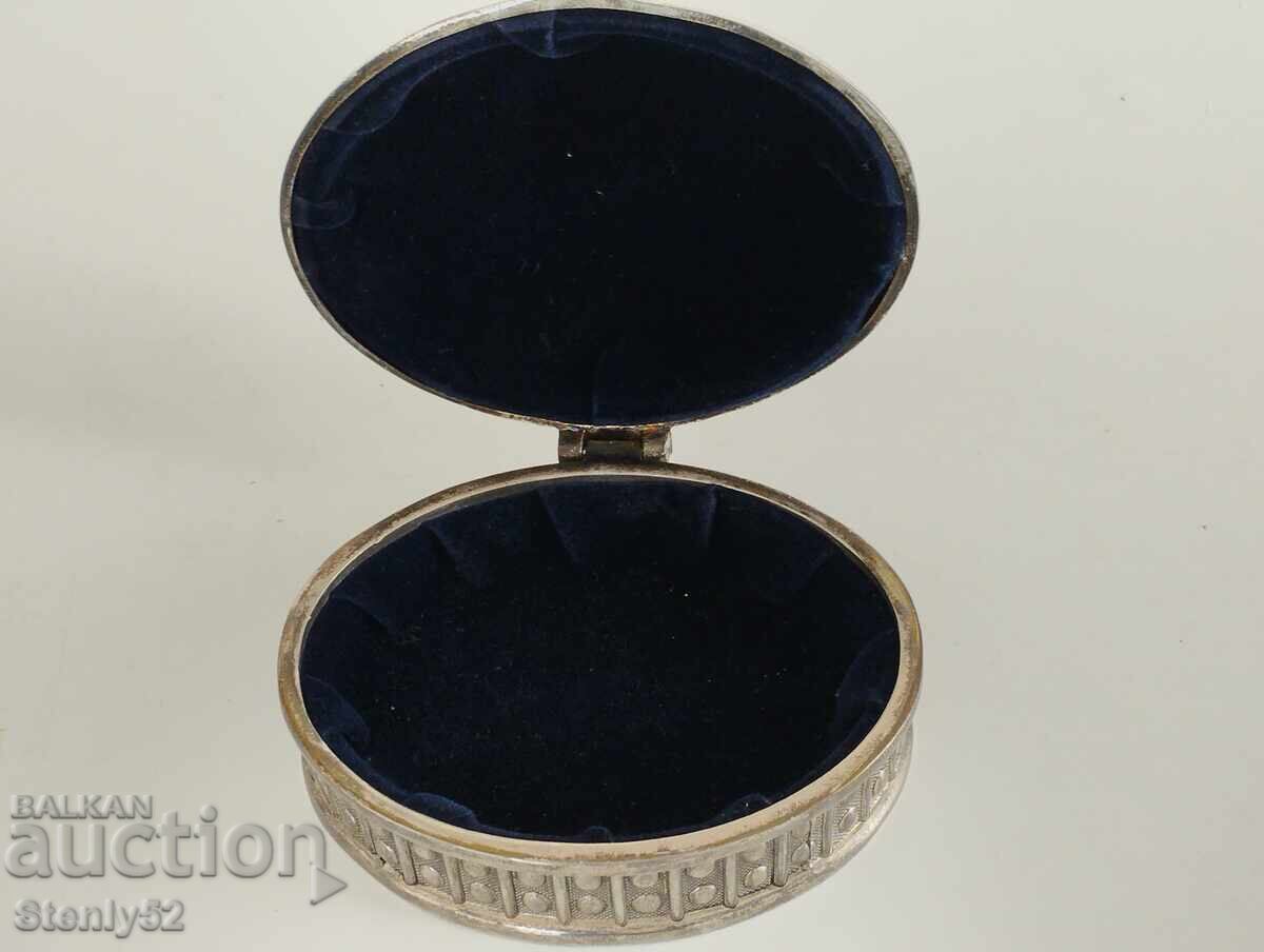 Old Metal Alloy Jewelry Box with price 20.00 BGN | € 10.23