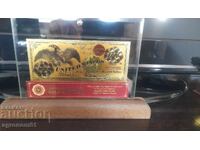 Souvenir gold banknotes 100 dollars 1863 in a stand