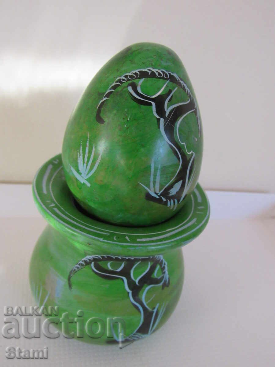 Декоративно яйце с поставка, изработено от сапунен камък с цена 55.00 лв. | € 28.12 Декоративно яйце с поставка, изработено от сапунен камък с цена 55.00 лв. | € 28.12