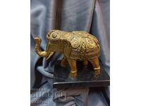 ELEFANT PLASTIC BRONZ SOLID GRAVAT MÂNĂ PE MARMURĂ