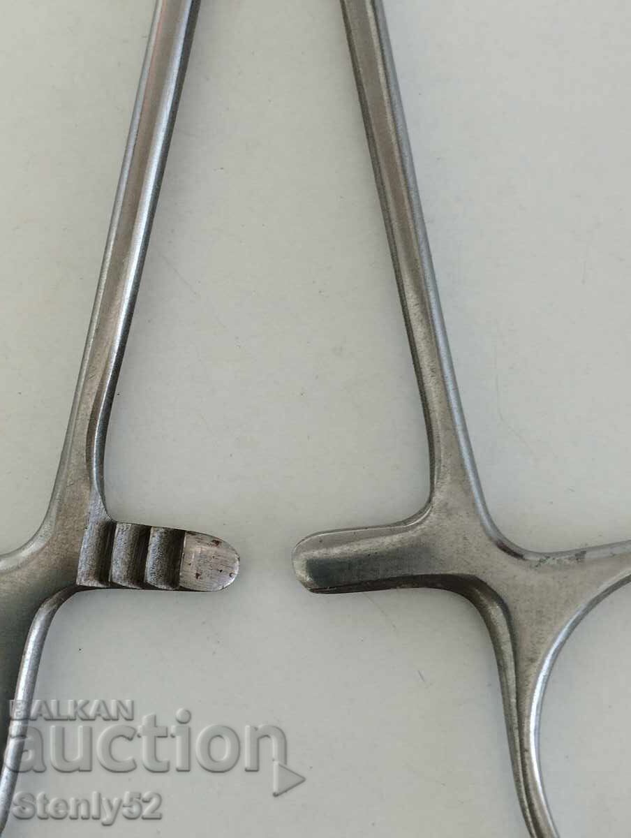 Auction  Surgical Medical, locking scissors.