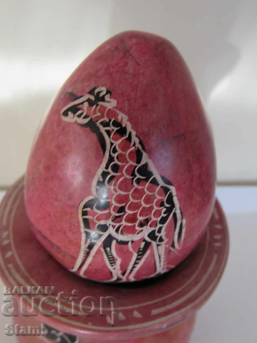 Доставка на Декоративно яйце с поставка, изработено от сапунен камък Доставка на Декоративно яйце с поставка, изработено от сапунен камък