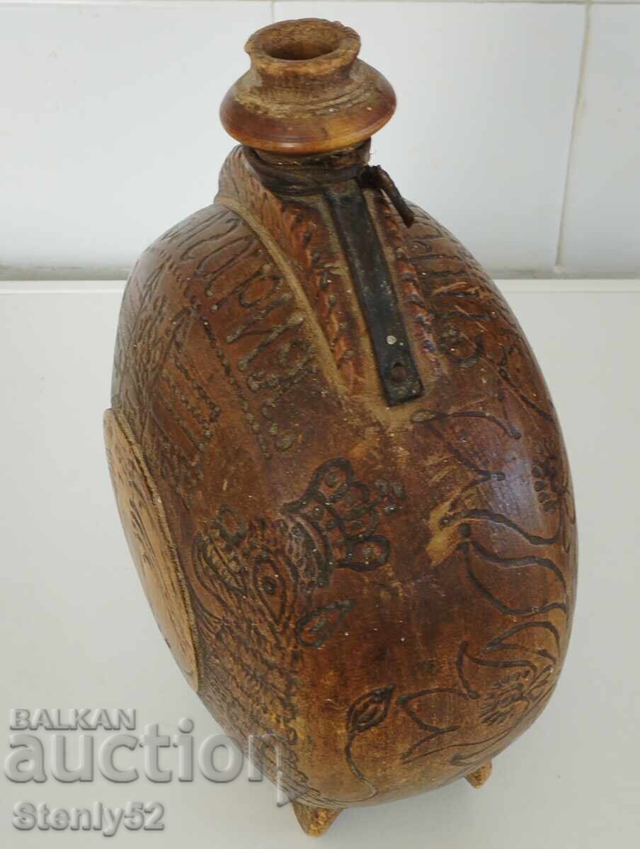 Auction Old wooden box from 1910. Auction Old wooden box from 1910.