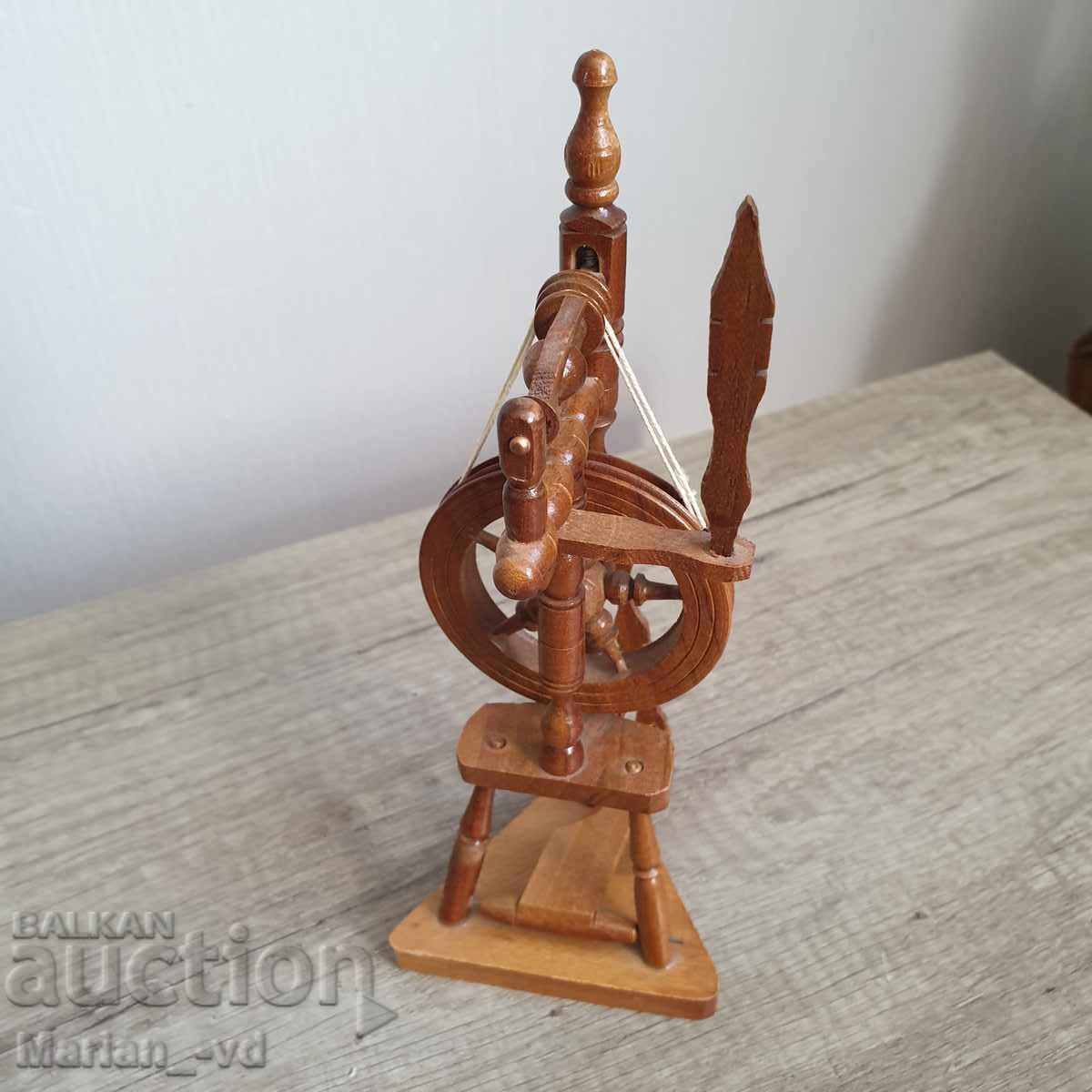 Delivery of Small wooden souvenir chakrak Delivery of Small wooden souvenir chakrak