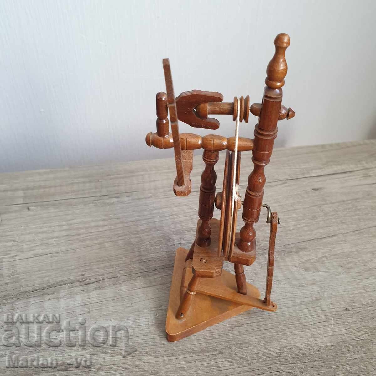 Small wooden souvenir chakrak - 6 Small wooden souvenir chakrak - 6