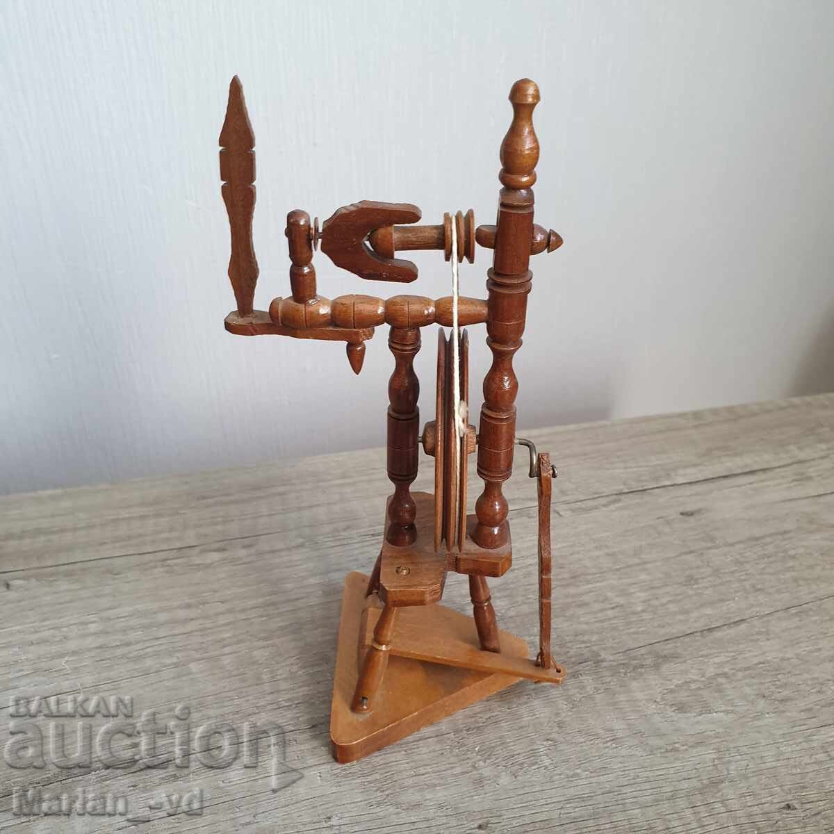 Small wooden souvenir chakrak - 7 Small wooden souvenir chakrak - 7