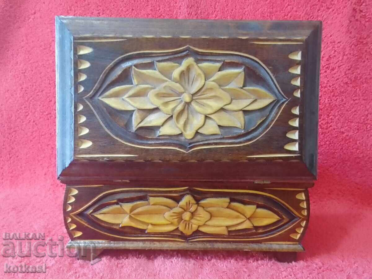 Доставка на Стара дървена кутия за бижута дърворезба Доставка на Стара дървена кутия за бижута дърворезба