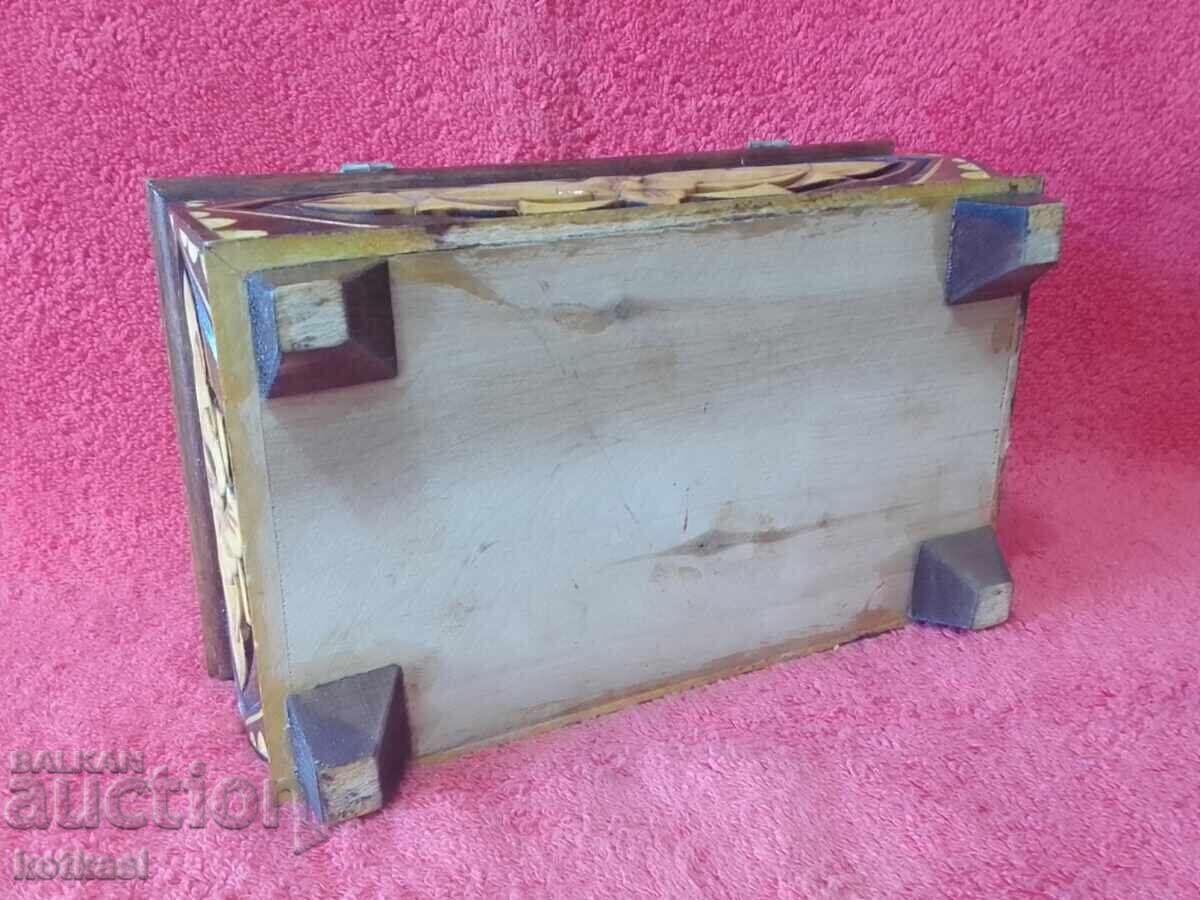 Стара дървена кутия за бижута дърворезба - 5 Стара дървена кутия за бижута дърворезба - 5