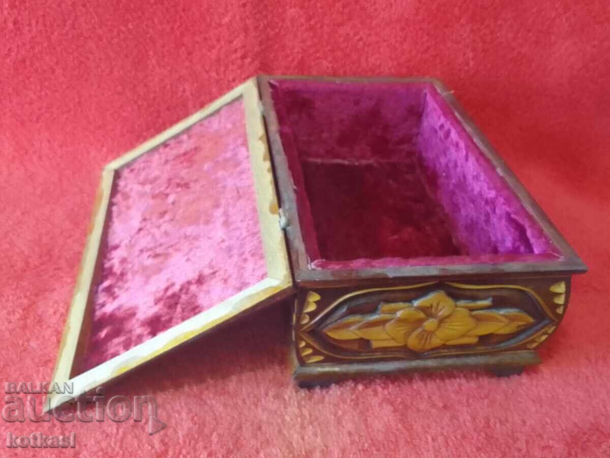 Стара дървена кутия за бижута дърворезба - 7 Стара дървена кутия за бижута дърворезба - 7