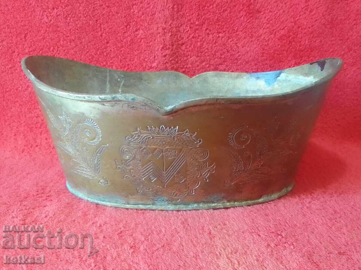 Δημοπρασία Παλιό διακοσμημένο μεταλλικό δοχείο