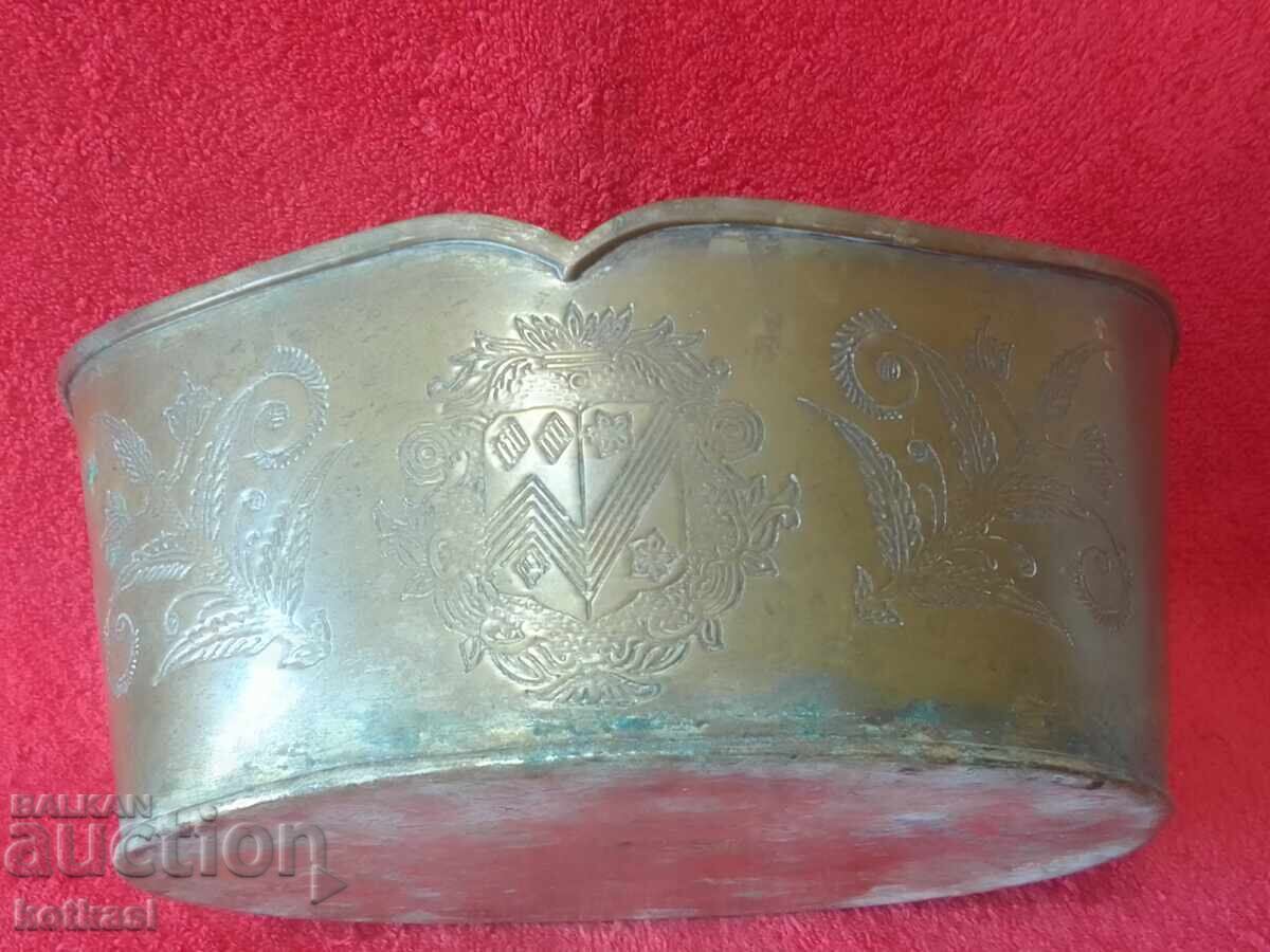 Παλιό διακοσμημένο μεταλλικό δοχείο - 6