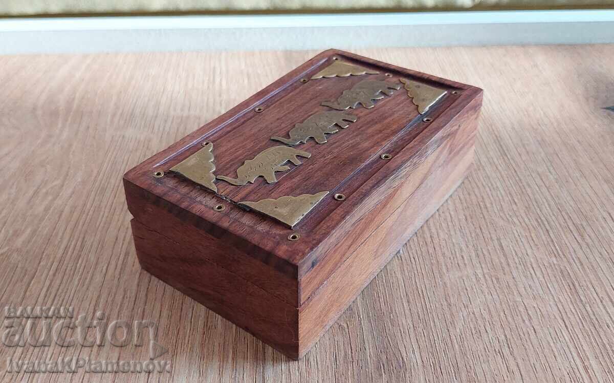 Аукцион Кутийка дървена обков месинг за ценители отлична Аукцион Кутийка дървена обков месинг за ценители отлична