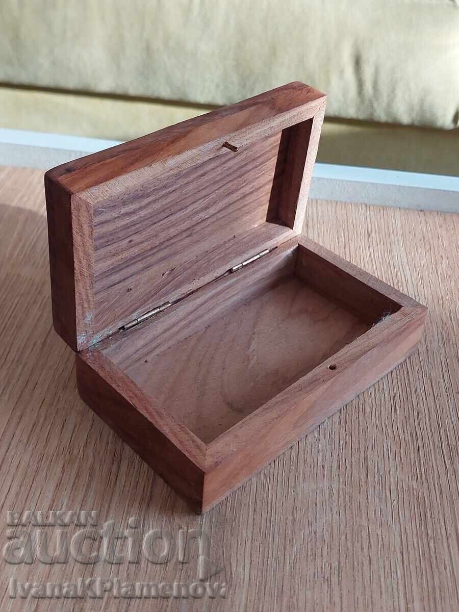 Доставка на Кутийка дървена обков месинг за ценители отлична Доставка на Кутийка дървена обков месинг за ценители отлична