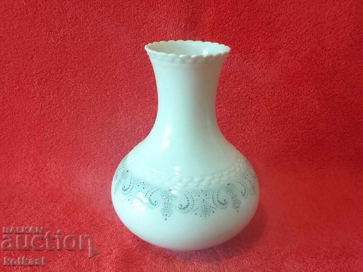 Old porcelain vase Hutschenreuther Tirschenreuth embossed with price 55.50 BGN | € 28.38 Old porcelain vase Hutschenreuther Tirschenreuth embossed with price 55.50 BGN | € 28.38