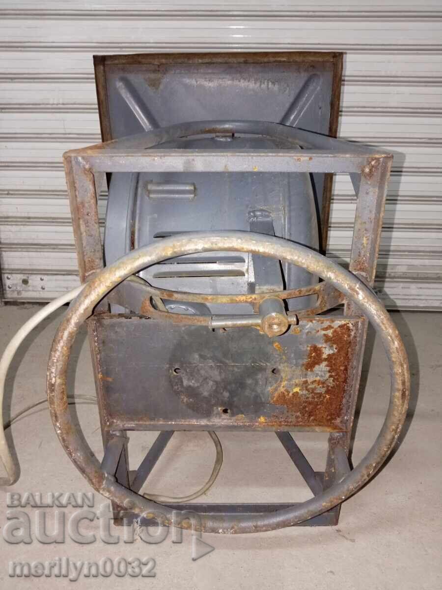 Reflector de luptă dintr-o lampă mare de mașină rotativă de șantier militar - 6 Reflector de luptă dintr-o lampă mare de mașină rotativă de șantier militar - 6