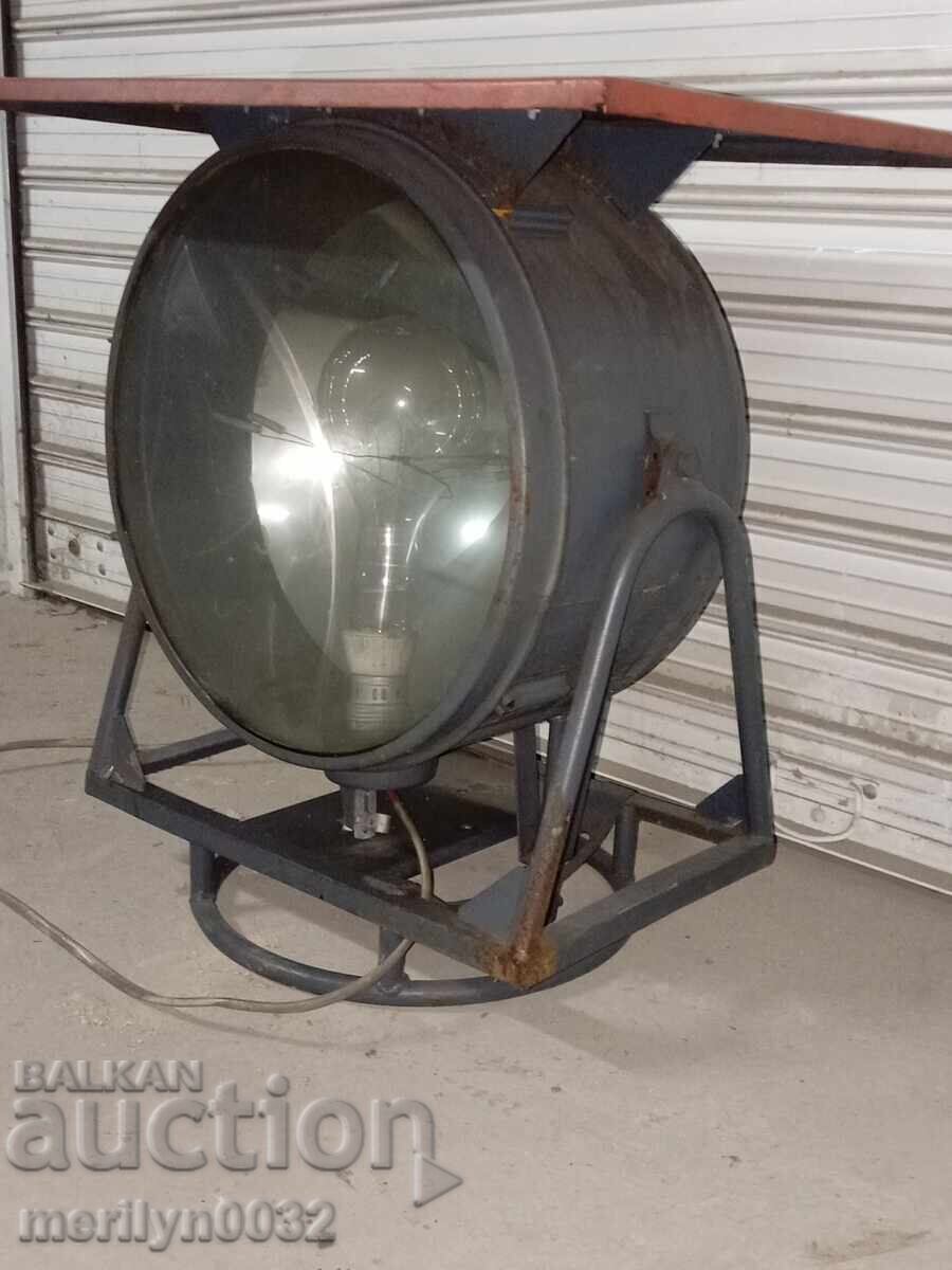 Reflector de luptă dintr-o lampă mare de mașină rotativă de șantier militar - 7 Reflector de luptă dintr-o lampă mare de mașină rotativă de șantier militar - 7