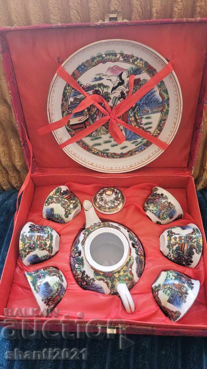 Νέο mini service πορσελάνης, γνήσιο κουτί με τιμή 49.00 BGN | € 25.05 Νέο mini service πορσελάνης, γνήσιο κουτί με τιμή 49.00 BGN | € 25.05