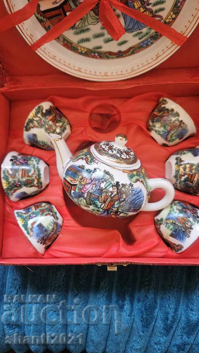 Δημοπρασία Νέο mini service πορσελάνης, γνήσιο κουτί Δημοπρασία Νέο mini service πορσελάνης, γνήσιο κουτί