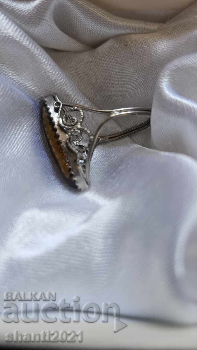 Inel de chihlimbar cu preț 23.40 BGN | € 11.96