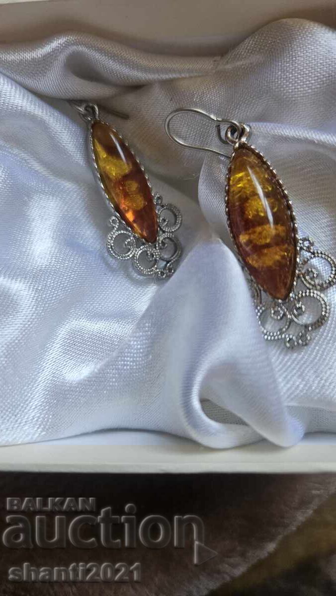 Cercei de chihlimbar