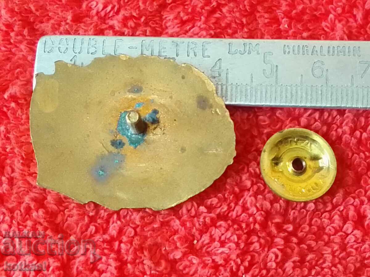 Ecuson email vechi EXCELENT în pregătire militară și politică albă cu preț 55.50 BGN | € 28.38 Ecuson email vechi EXCELENT în pregătire militară și politică albă cu preț 55.50 BGN | € 28.38