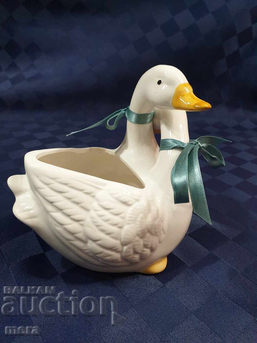 Porcelain composition with a pair of geese with price 35.00 BGN | € 17.90 Porcelain composition with a pair of geese with price 35.00 BGN | € 17.90