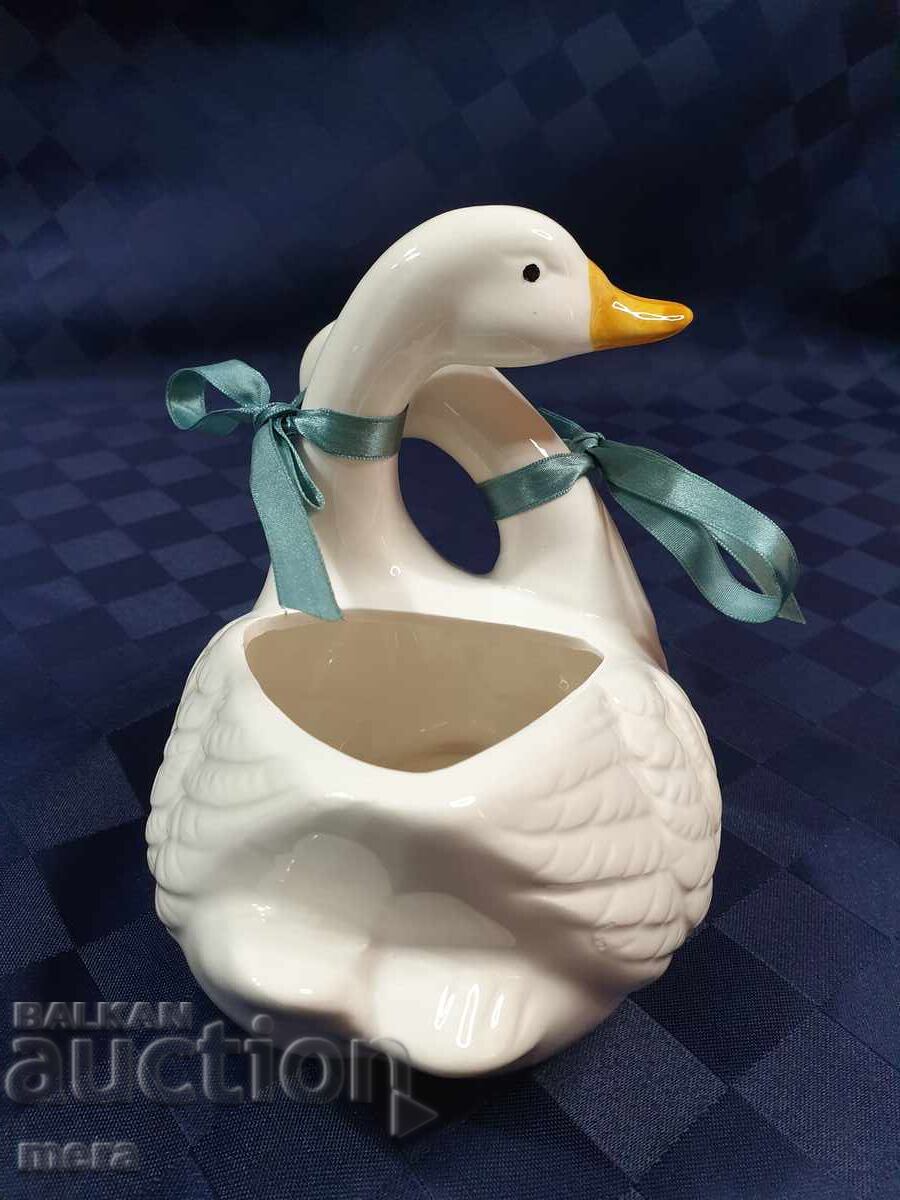 Auction Porcelain composition with a pair of geese Auction Porcelain composition with a pair of geese