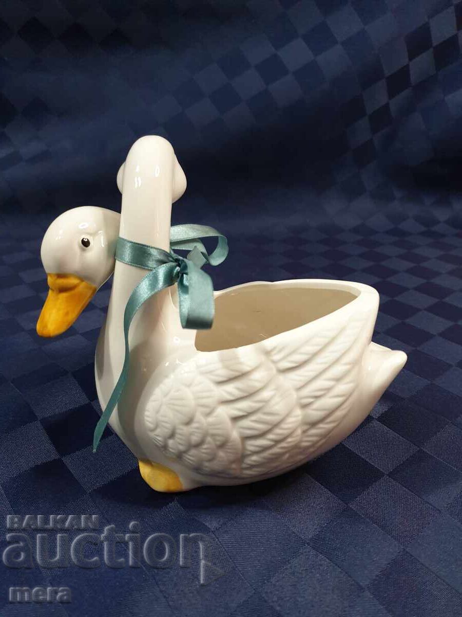 Delivery of Porcelain composition with a pair of geese Delivery of Porcelain composition with a pair of geese