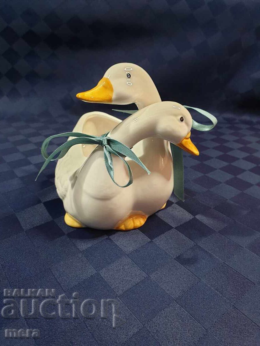 Porcelain composition with a pair of geese Porcelain composition with a pair of geese