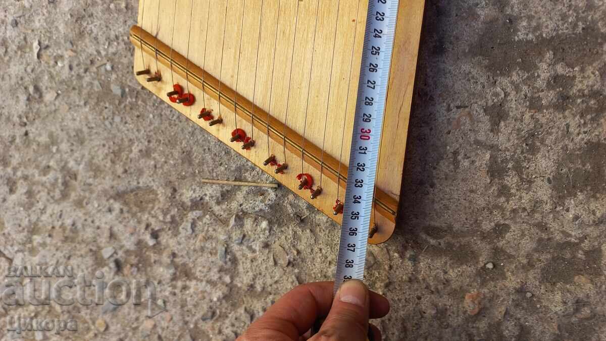 Аукцион РУСКИ МУЗИКАЛЕН СТРУНЕН ИНСТРУМЕНТ ПЕРЕПОЛОЧКА Аукцион РУСКИ МУЗИКАЛЕН СТРУНЕН ИНСТРУМЕНТ ПЕРЕПОЛОЧКА