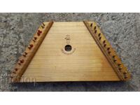 RUSSIAN MUSICAL STRING INSTRUMENT PEREPOLOCHKA