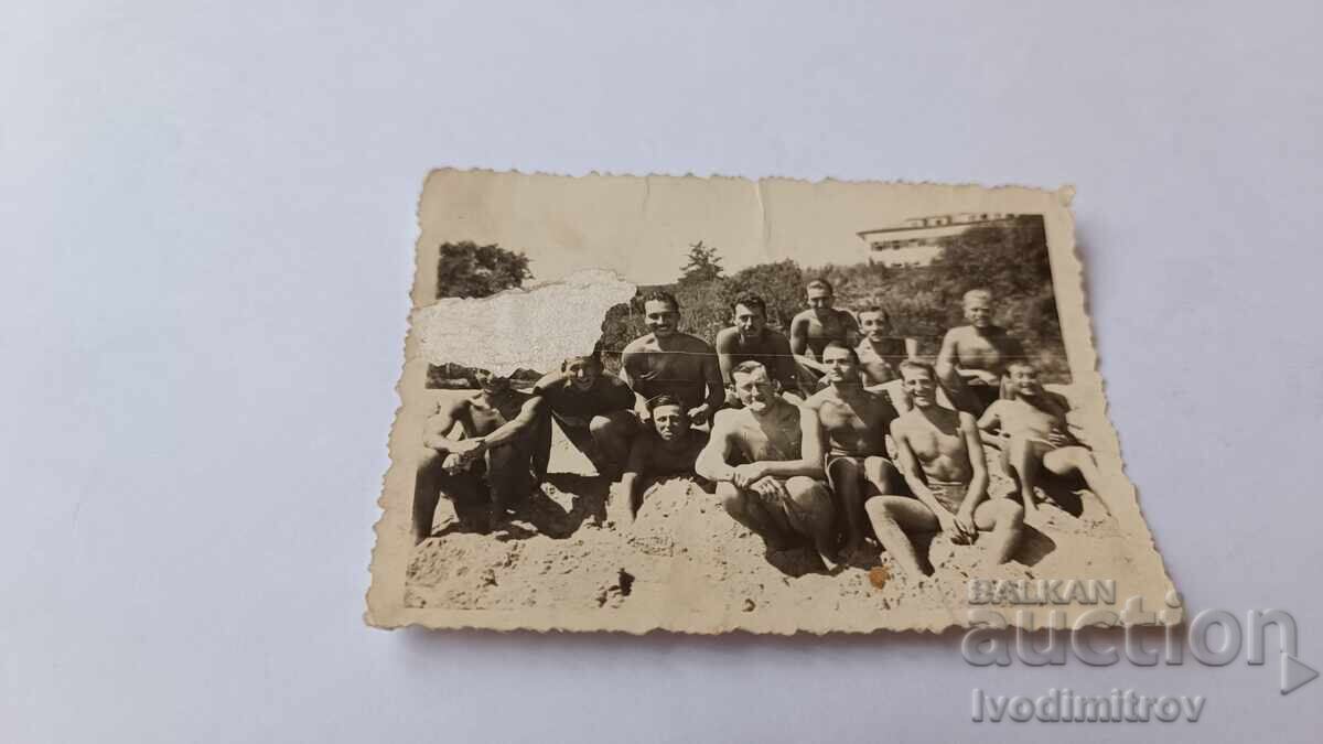 Photo Young men in retro swimsuits on the beach Photo Young men in retro swimsuits on the beach