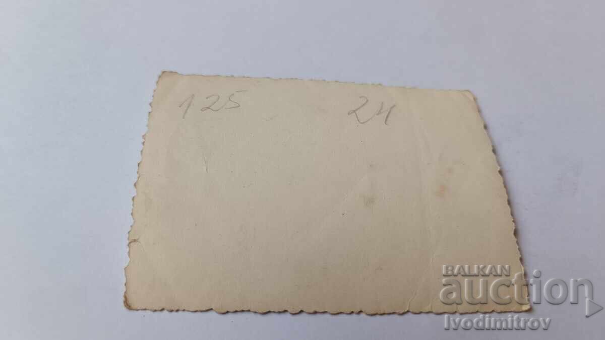 Φωτογραφία Νεαροί άνδρες με ρετρό μαγιό στην παραλία με τιμή 2.45 BGN | € 1.25