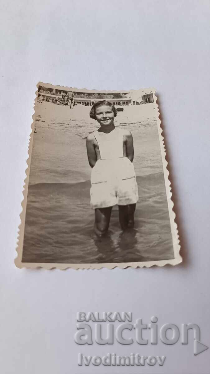 Photo Girl on the Seashore 1945
