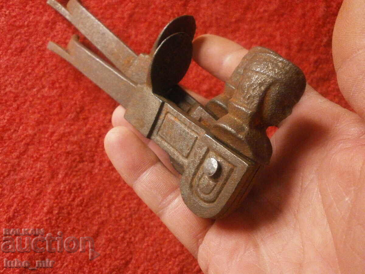 Delivery of ANTIQUE GERMAN WINDOW COVER STOPPERS