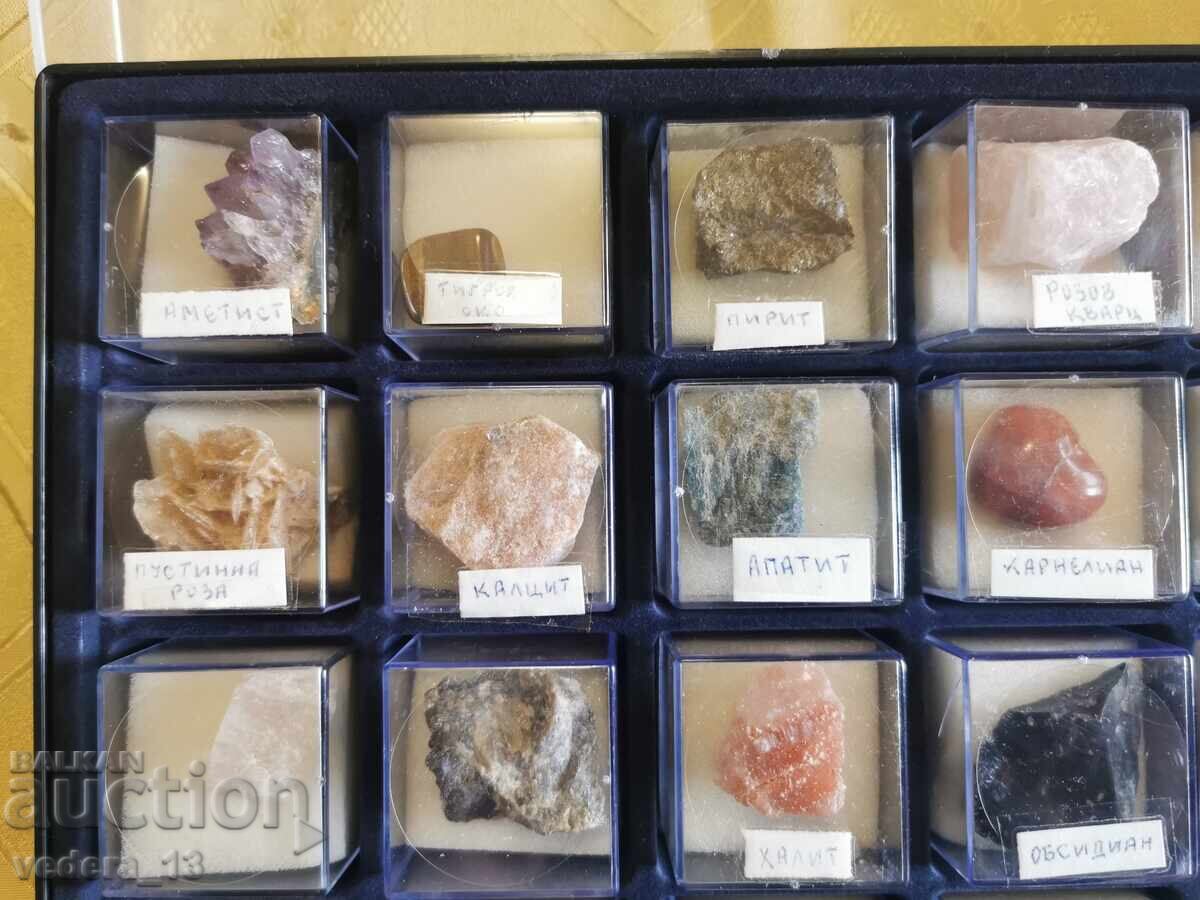 Auction  collection of minerals, crystals