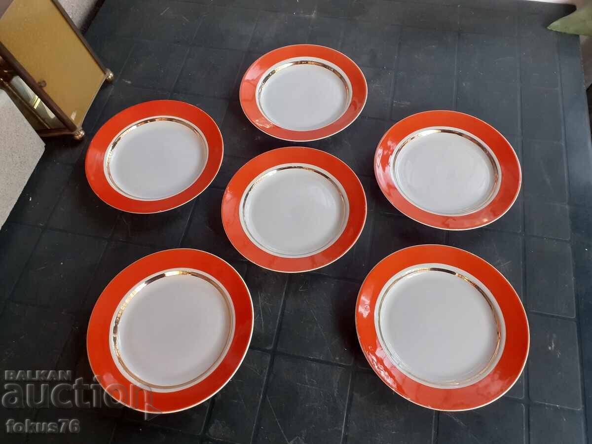 Farfurii 6 buc - portelan rusesc cu aurire cu preț 40.00 BGN | € 20.45 Farfurii 6 buc - portelan rusesc cu aurire cu preț 40.00 BGN | € 20.45