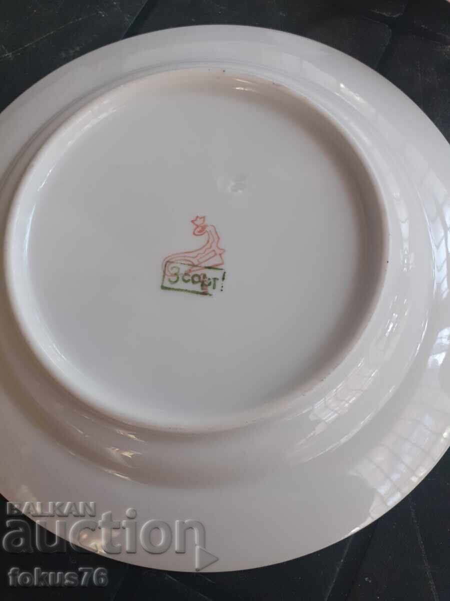 Livrarea Farfurii 6 buc - portelan rusesc cu aurire Livrarea Farfurii 6 buc - portelan rusesc cu aurire