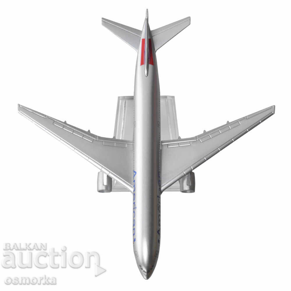 Auction  Boeing 777 airplane model model American metal airliner flight