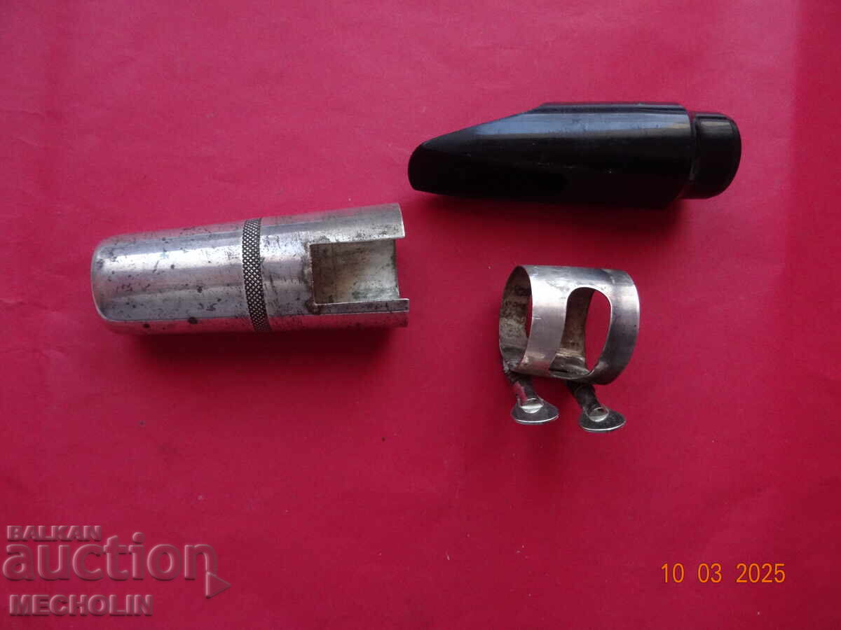 MUTICĂ DE SAXOFON cu preț 55.00 BGN | € 28.12