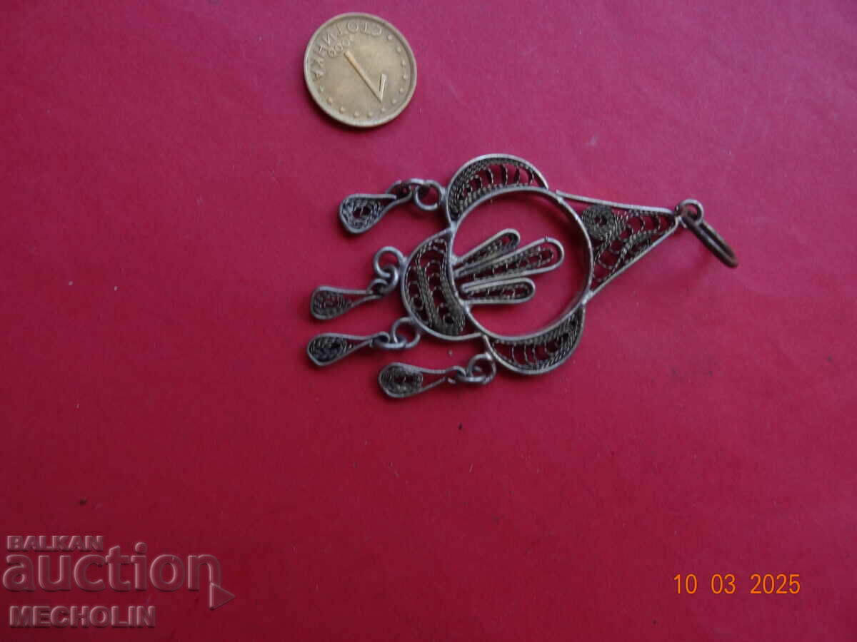 ΠΑΛΙΑ ΣΚΟΥΛΑΡΙΚΙΑ ΜΕ ΚΡΕΜΑΣΤΟ ΦΙΛΙΓΡΑΜ με τιμή 15.00 BGN | € 7.67