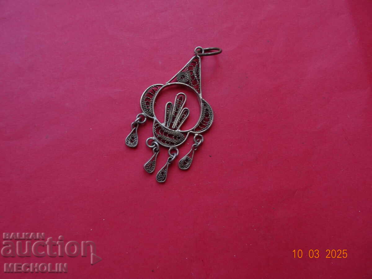 ΠΑΛΙΑ ΣΚΟΥΛΑΡΙΚΙΑ ΜΕ ΚΡΕΜΑΣΤΟ ΦΙΛΙΓΡΑΜ