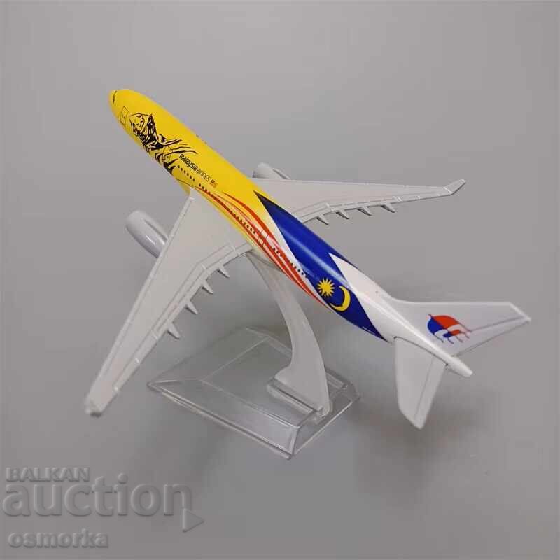 Airbus 330 airplane model Malaysia Airlines metal with price 32.00 BGN | € 16.36 Airbus 330 airplane model Malaysia Airlines metal with price 32.00 BGN | € 16.36